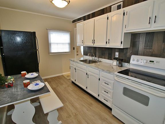 3rd image of 527 Winton Ave