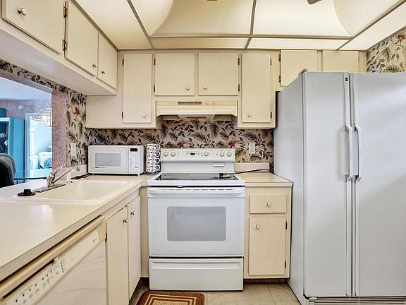 2nd image of 9450 Poinciana Place #310