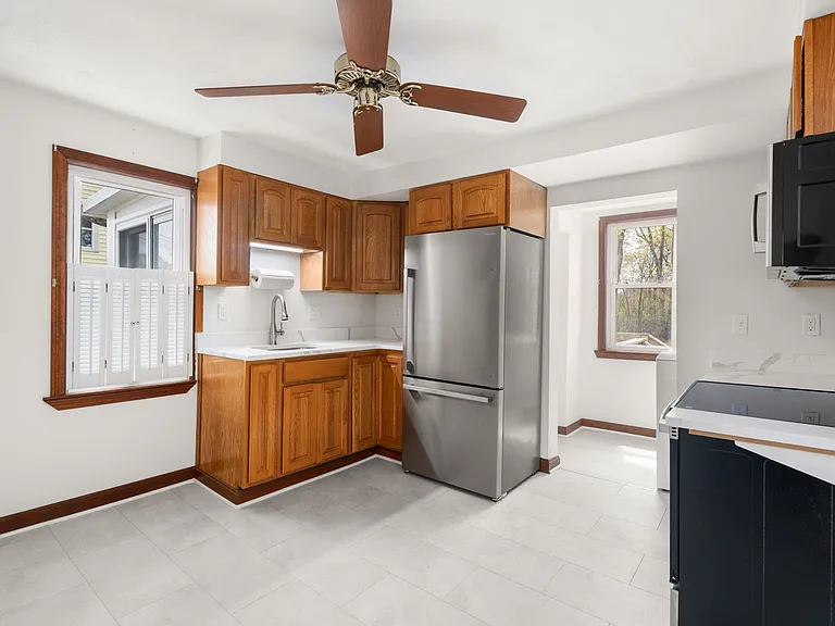 24 Railroad Ave — Photo 3