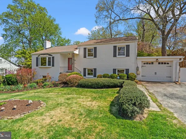 3907 N Woodstock St, Arlington, VA 22207