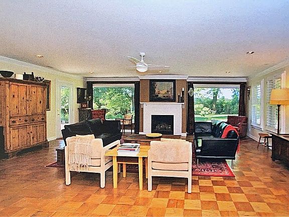 4th image of 38 Oak Park Dr