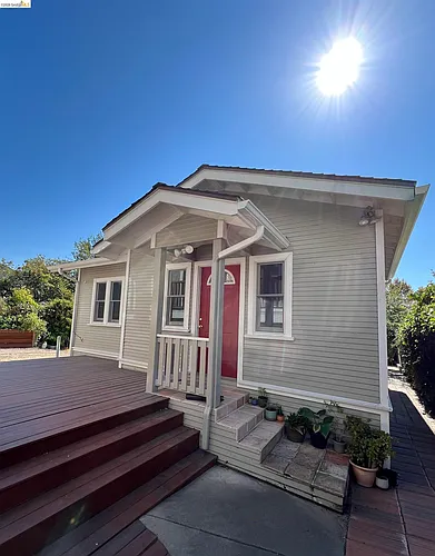 2438 Martin Luther King Jr Way Photo 1