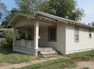 712 N Poplar St, Hutchinson, KS 67501