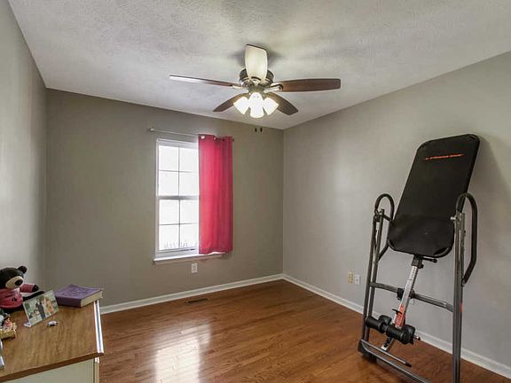 4th image of 204 Priest View Dr