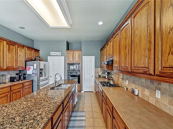 4th image of 3803 Park Wood Dr