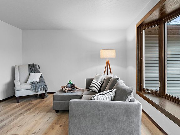 3rd image of 2540 Sun Ter