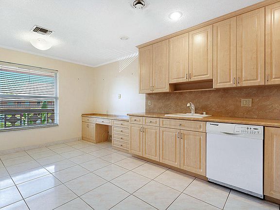 5th image of 1840 NW 13th St APT 202