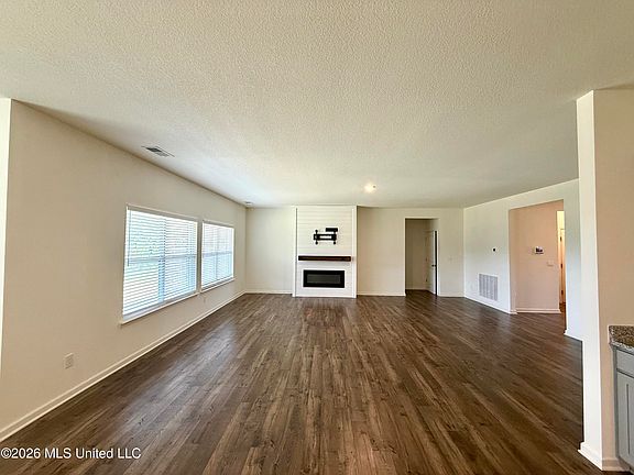 5th image of 161 Twin Lakes Dr
