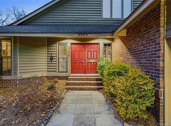 2nd image of 6204 Summertree Ln