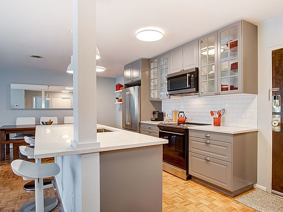 2nd image of 3817 Petoskey Ave APT 20