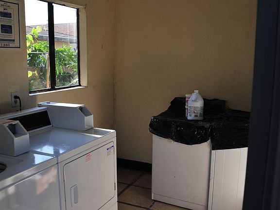3rd image of 20718 Roseton Ave