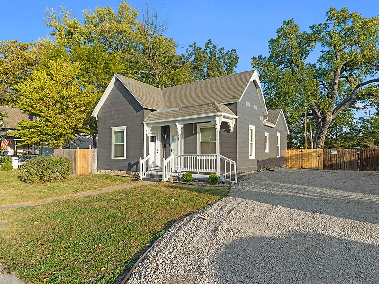 316 W Park St — Photo 1
