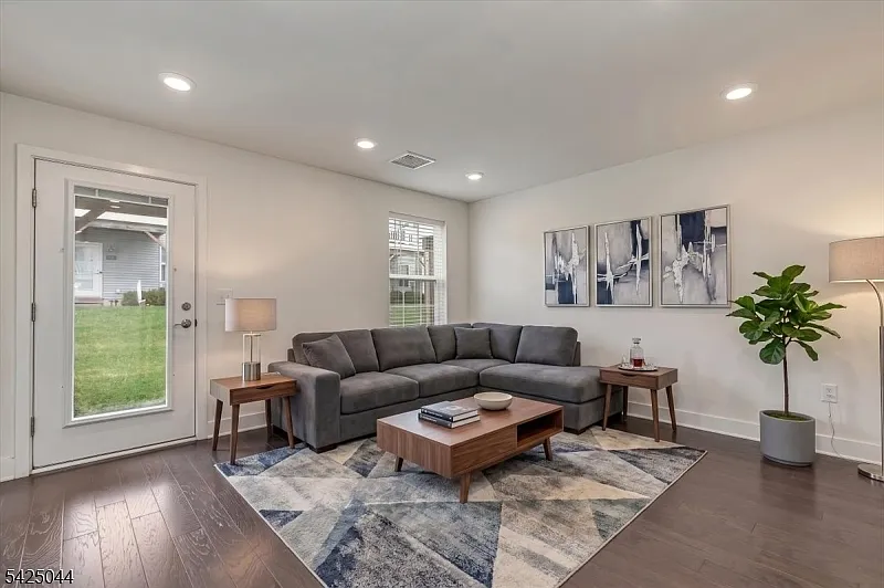 2 bed, 3.5 bath, $3,500 — Photo 4