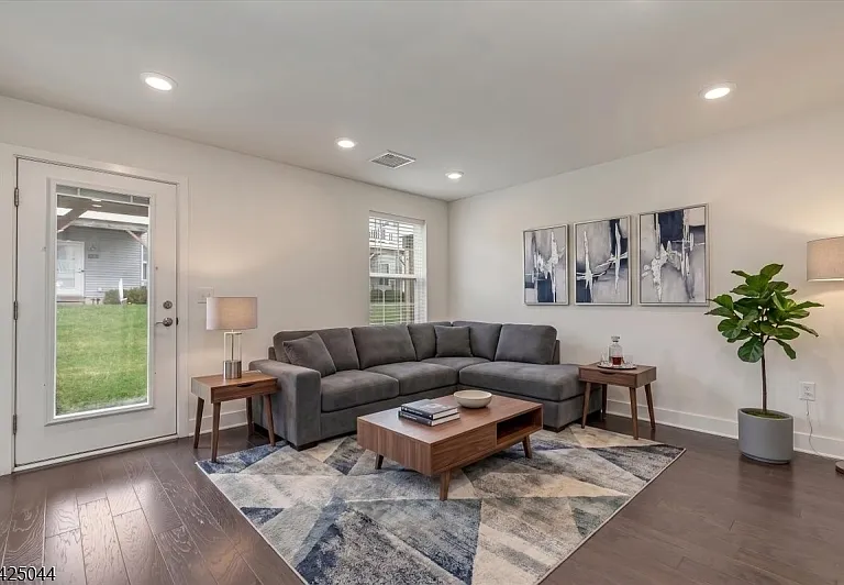 309 Saratoga Ct — Photo 4