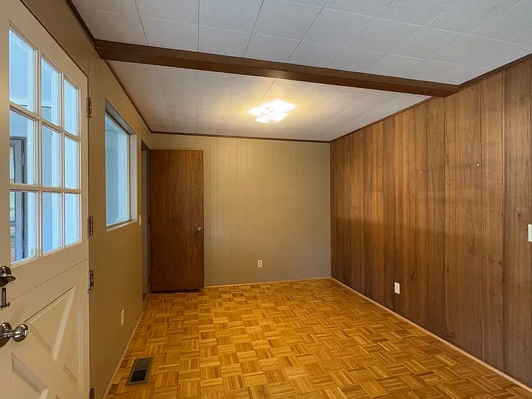 1001 N Brooklane St — Photo 5