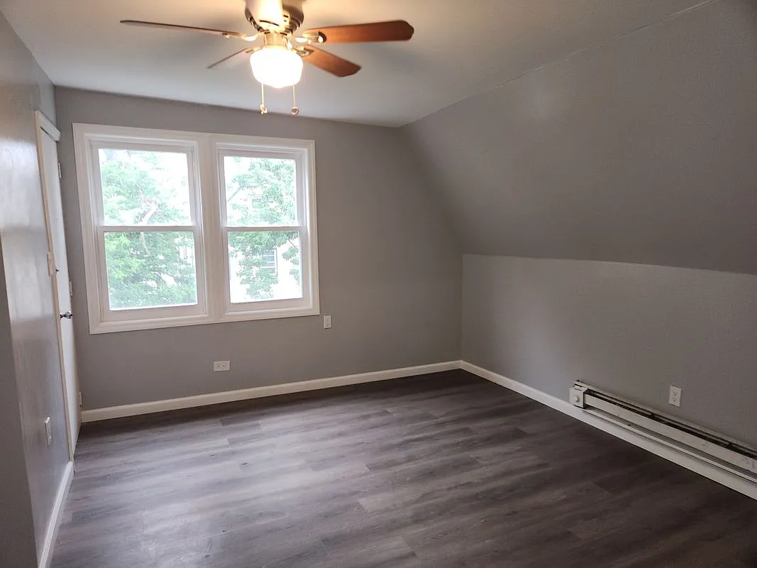 2 bed, 1.0 bath, 800 sqft, $1,900 — Photo 3