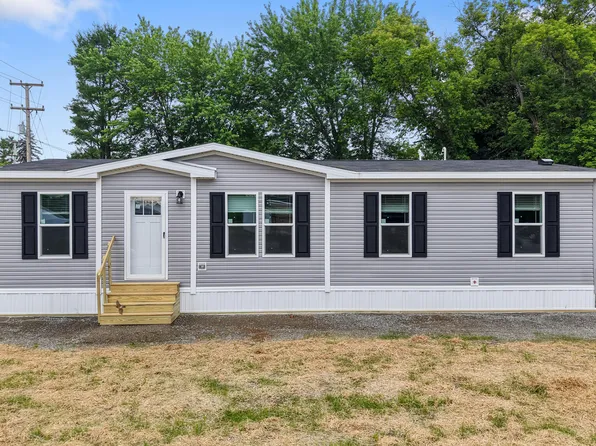 17 Spring Street, Newport, ME 04953