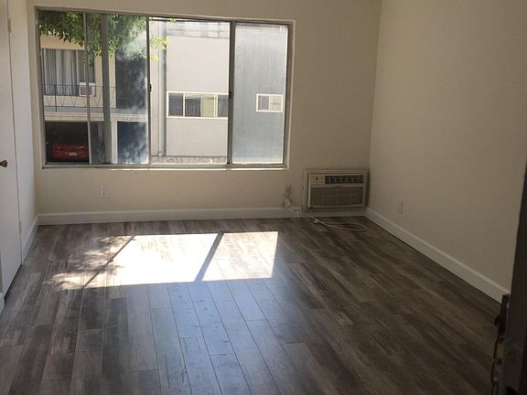 2nd image of 802 W Knoll Dr APT 204
