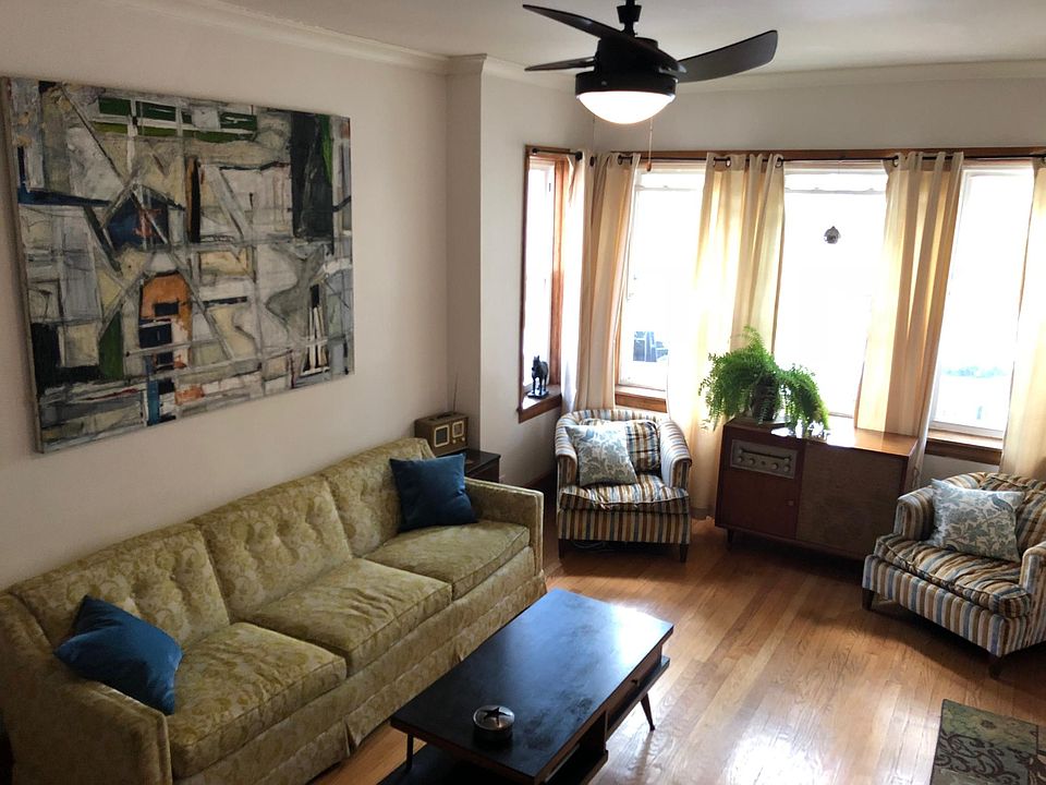1st image of 3640 W Oakdale Ave #1
