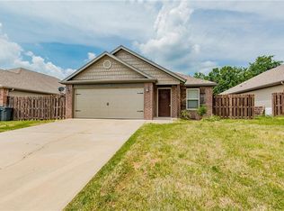 2406 S 12th St, Rogers, AR 72758