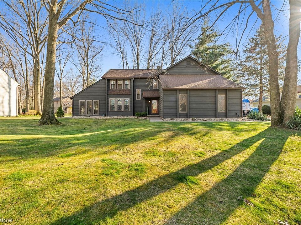 1st image of 32393 Birchwood Ln