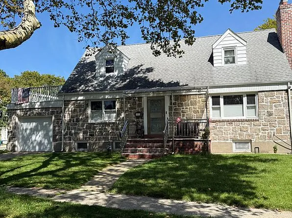 471 Beech St, New Hyde Park, NY 11040