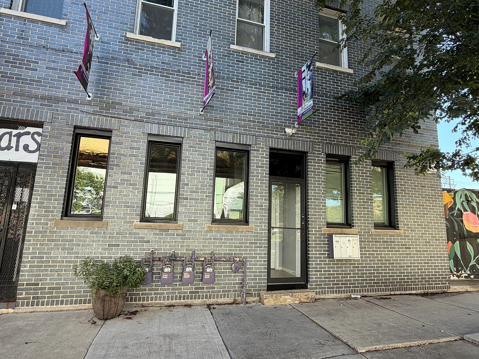 2337 W Lake St — Photo 1