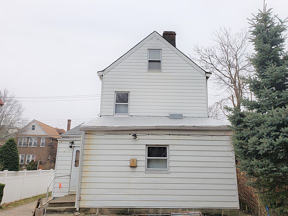 5th image of 259 E 240th St