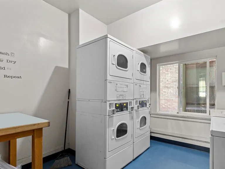 222 S Howard St — Photo 23