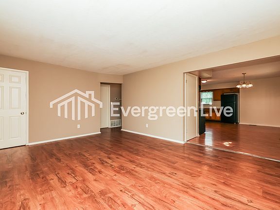 4th image of 1108 Rydale Rd