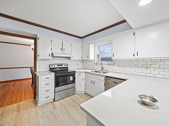 5th image of 6100 Darby Ln