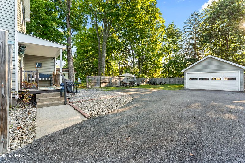 3rd image of 21 Saratoga Avenue