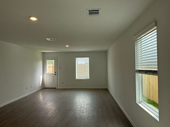 5th image of 934 Pertuso Ln