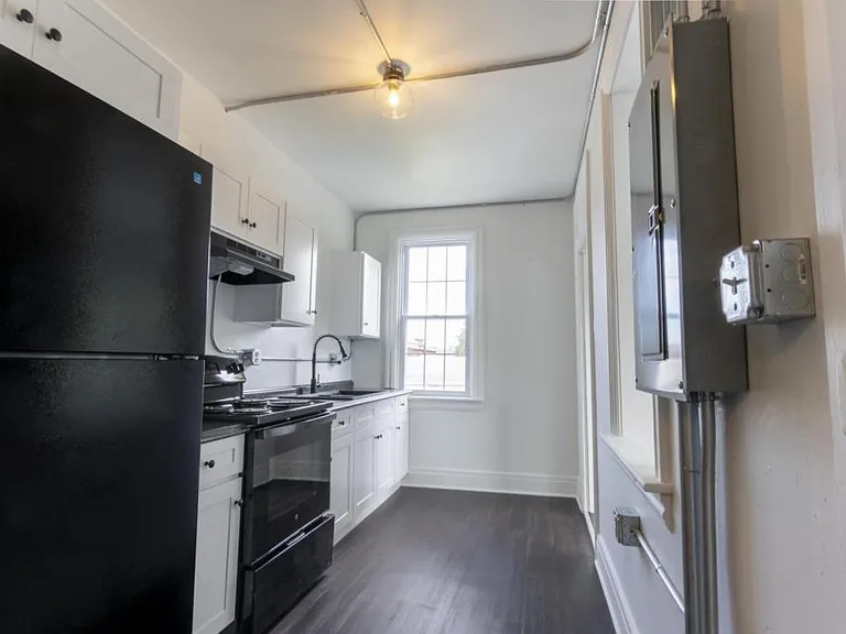 713 Locust St #8 — Photo 10