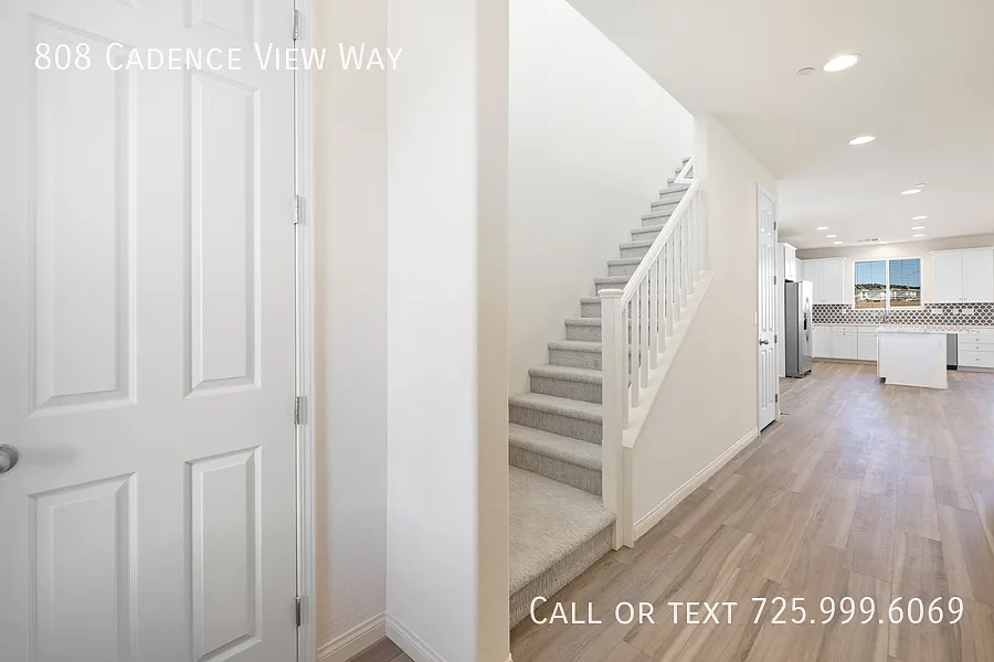 Modern 4-Bedroom + Loft Home in Henderson's Cadence — Photo 4