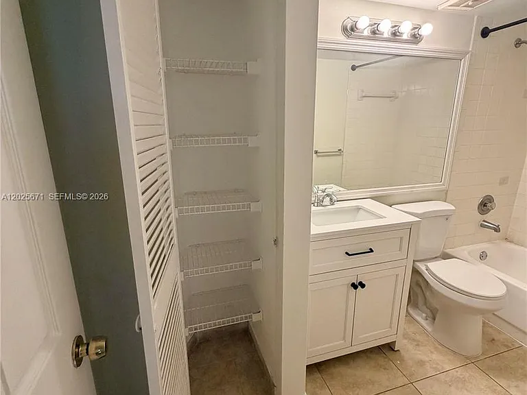 19216 Glenmoor Dr #19216 — Photo 30