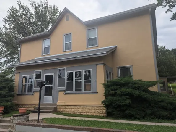 814 S 4th St #2, Atchison, KS 66002