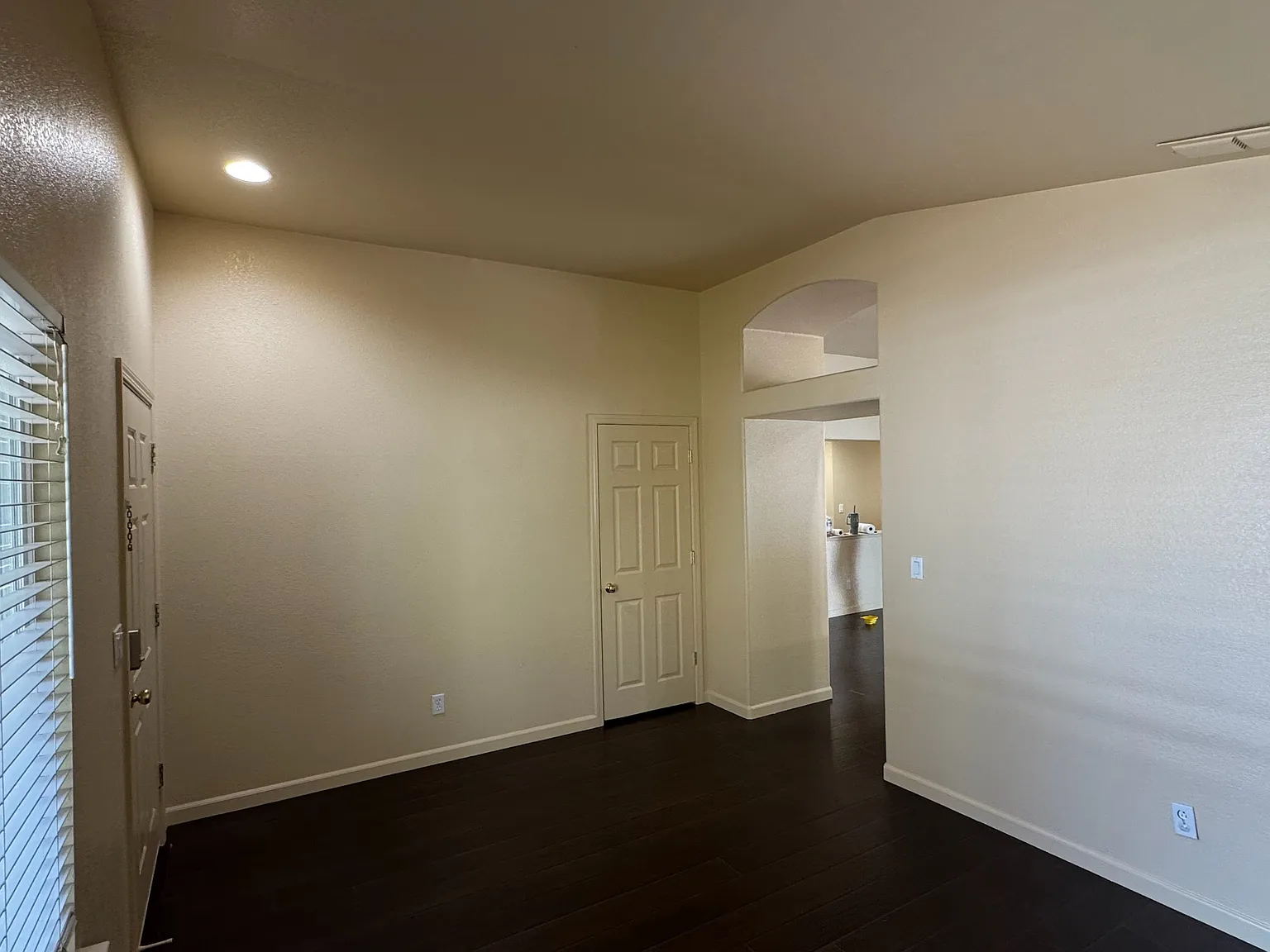 3 bed, 1353 sqft, $2,800 — Photo 2