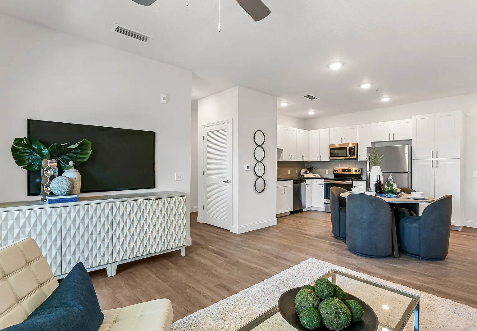 Grand Oak Apartments — Photo 4