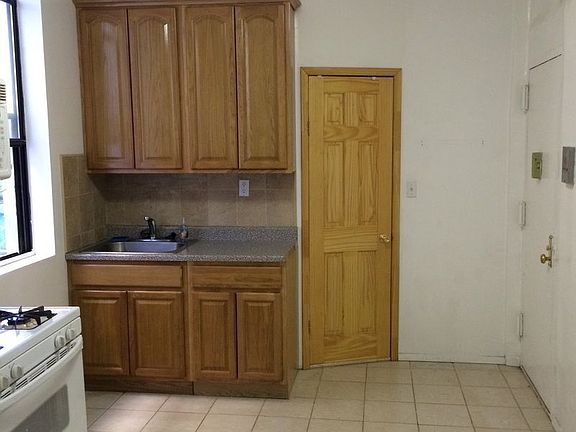5th image of 2571 31st St APT 11