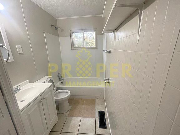 3rd image of 4607 Guadalupe Ave
