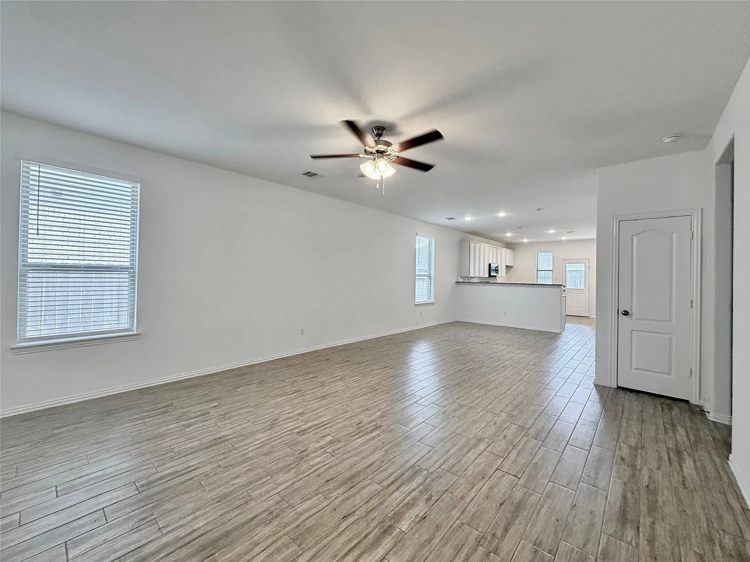 3 bed, 2.0 bath, 1602 sqft, $1,900 — Photo 4