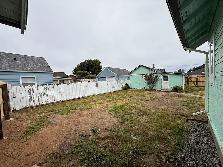 3325 F St — Photo 23