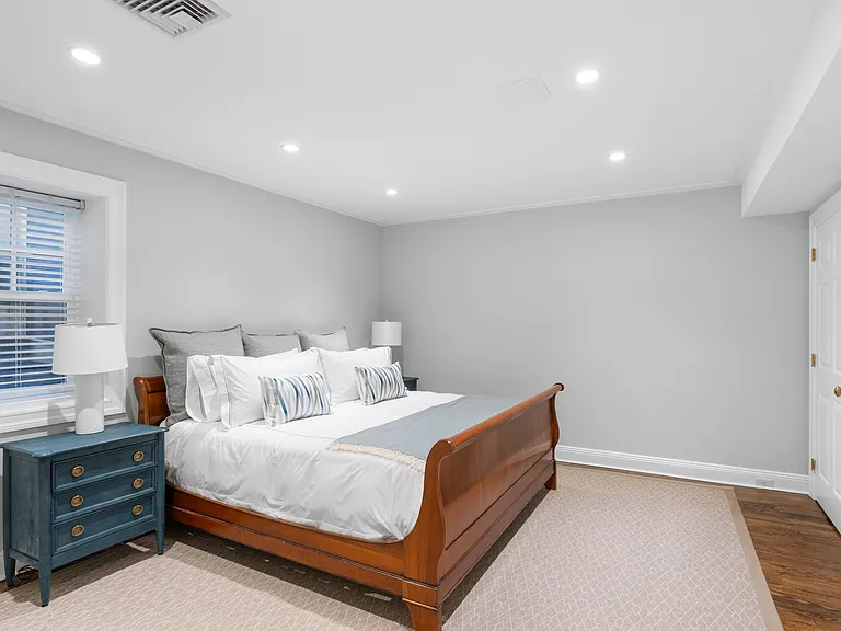 327 Georgica Rd — Photo 24