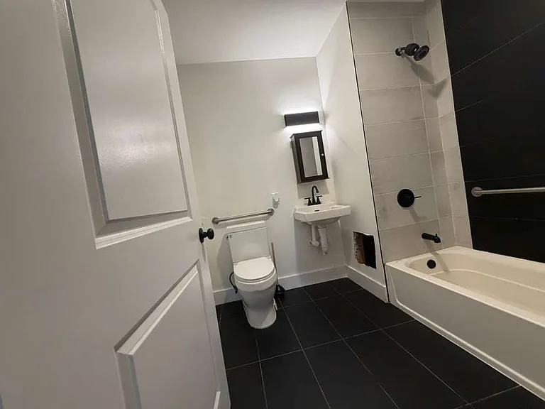 2502 West St #1F — Photo 6