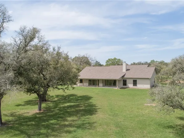 1766 County Road 318, Yoakum, TX 77995