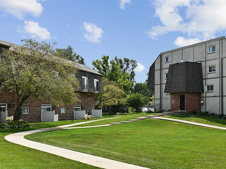 Fox Run Apartments — Photo 33