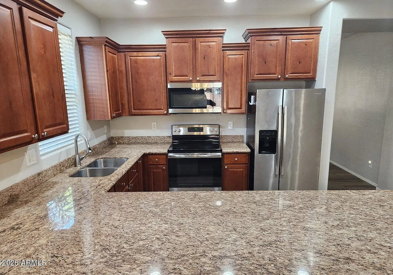 4 bed, 2.0 bath, 1919 sqft, $2,400 — Photo 3
