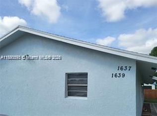 1637 W Breezy Ln, West Palm Beach, FL 33417