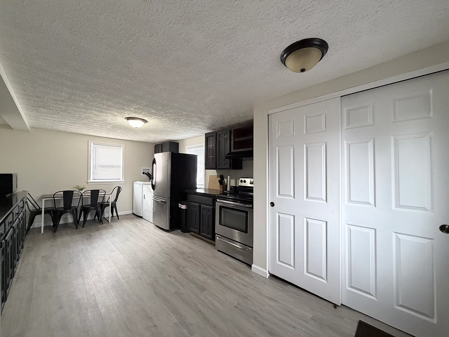556 Middle Rd — Photo 4
